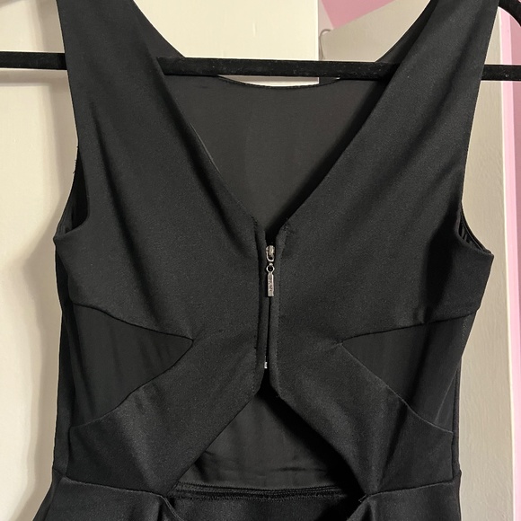 GUESS BLACK STRAPLESS COCKTAIL DRESS OPEN CRISS CROSS BACK ZIPPER/ MESH CUTOUTS - Picture 4 of 6